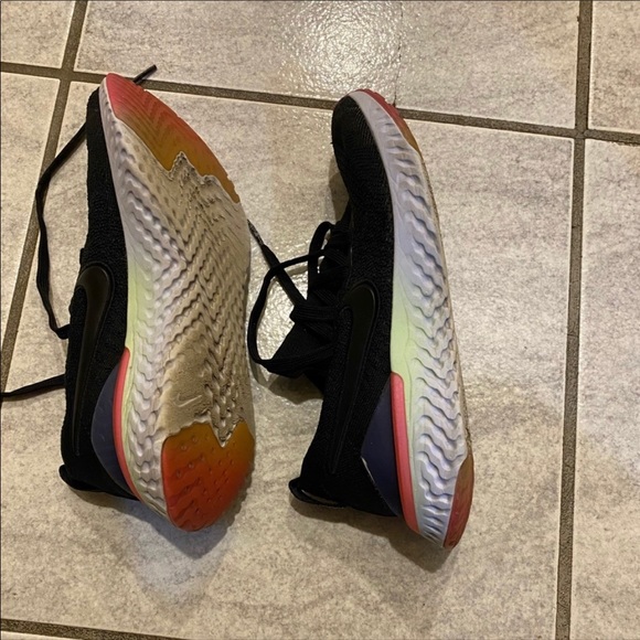 Nike Shoes - Nike Women’s Epic React Flyknit 2 Running